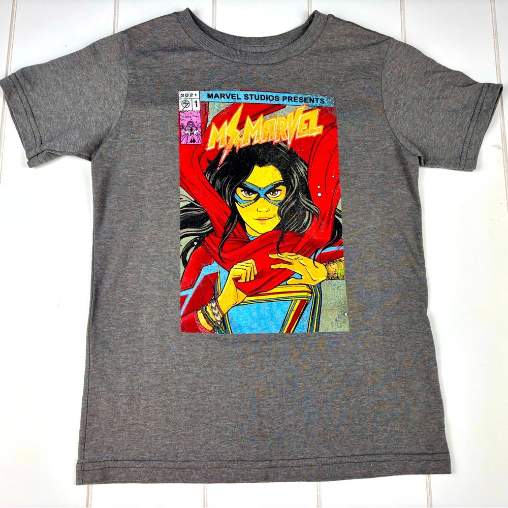 Disney Ms. Marvel Graphic T-Shirt Size Small 5/6